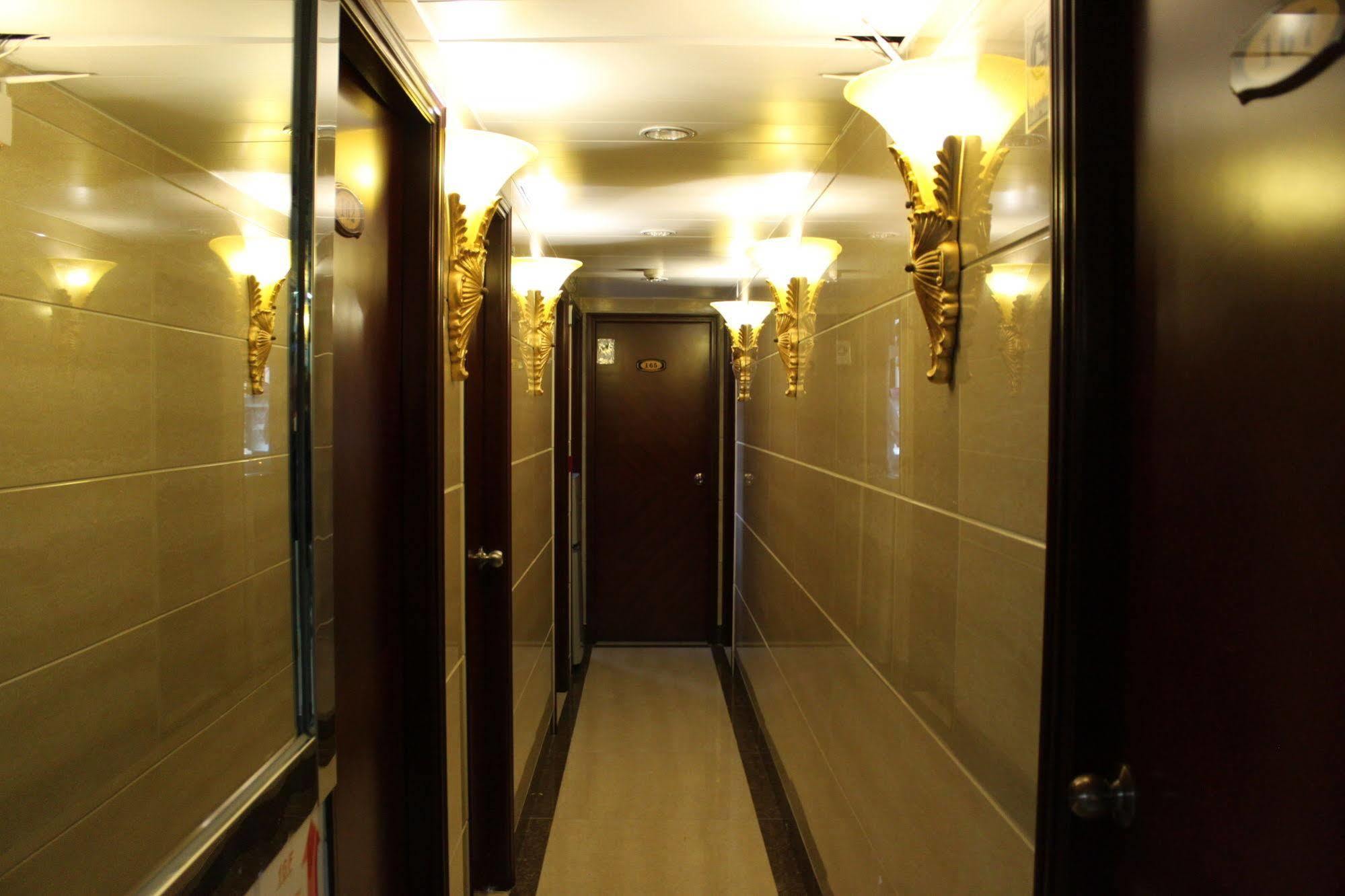 New Chung King Mansion Guest House - Tower C Hong Kong Exterior foto